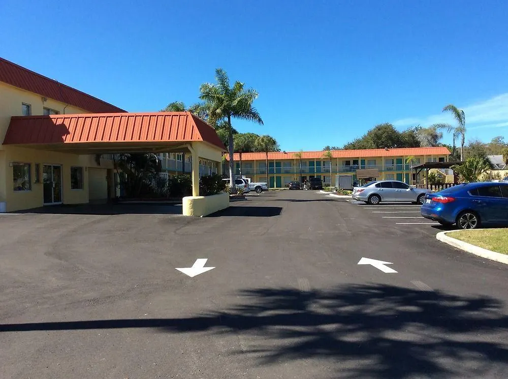 Super 8 By Wyndham Sarasota Near Siesta Key Motel