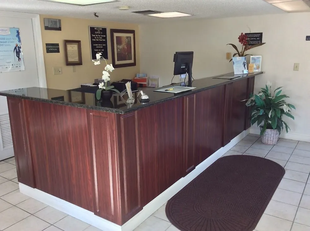Super 8 By Wyndham Sarasota Near Siesta Key Motel