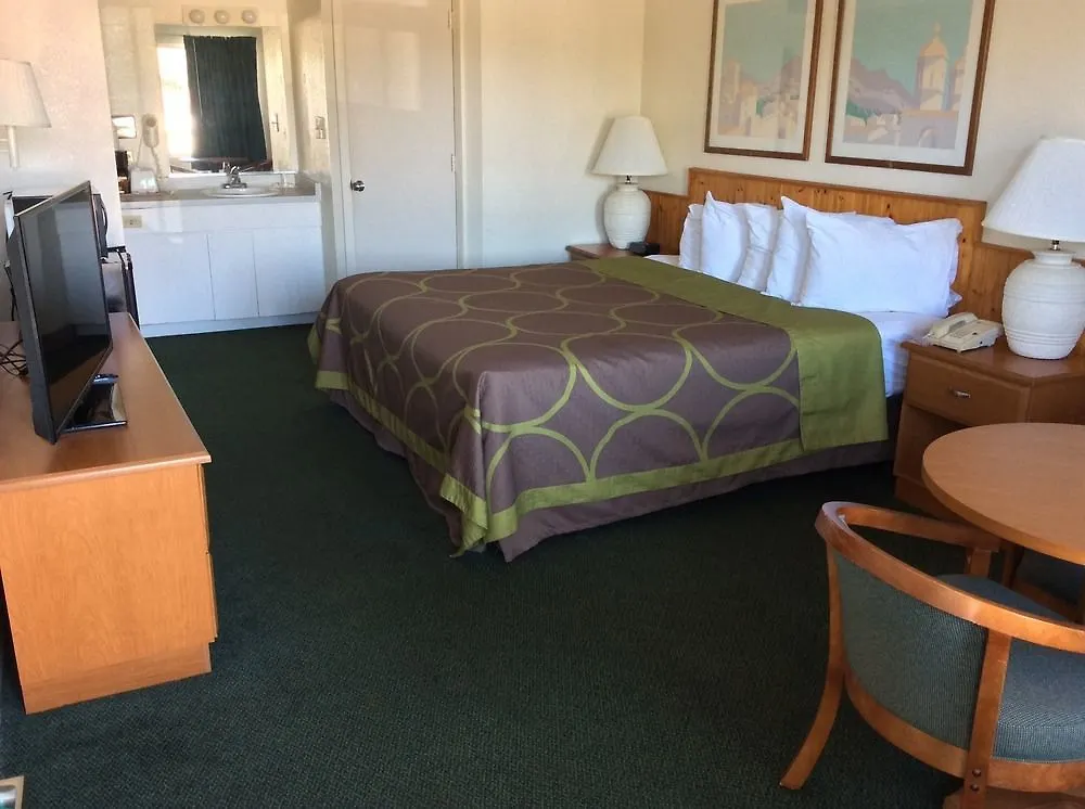 Super 8 By Wyndham Sarasota Near Siesta Key Motel